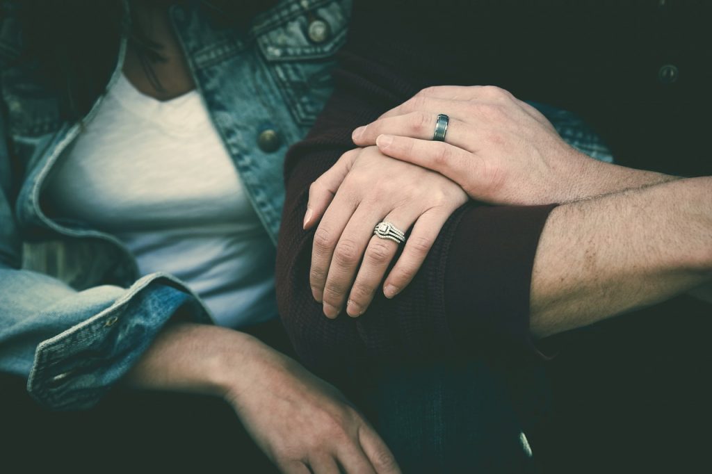 couple-1845334_1280-2